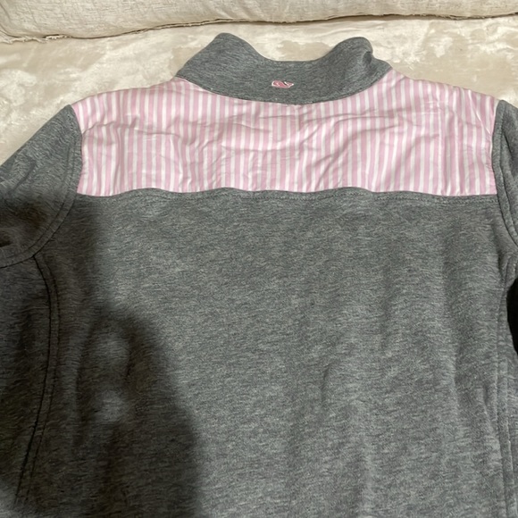 Vineyard Vines pullover quarter zip. - Picture 4 of 4